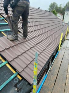 roofing contractors lezie